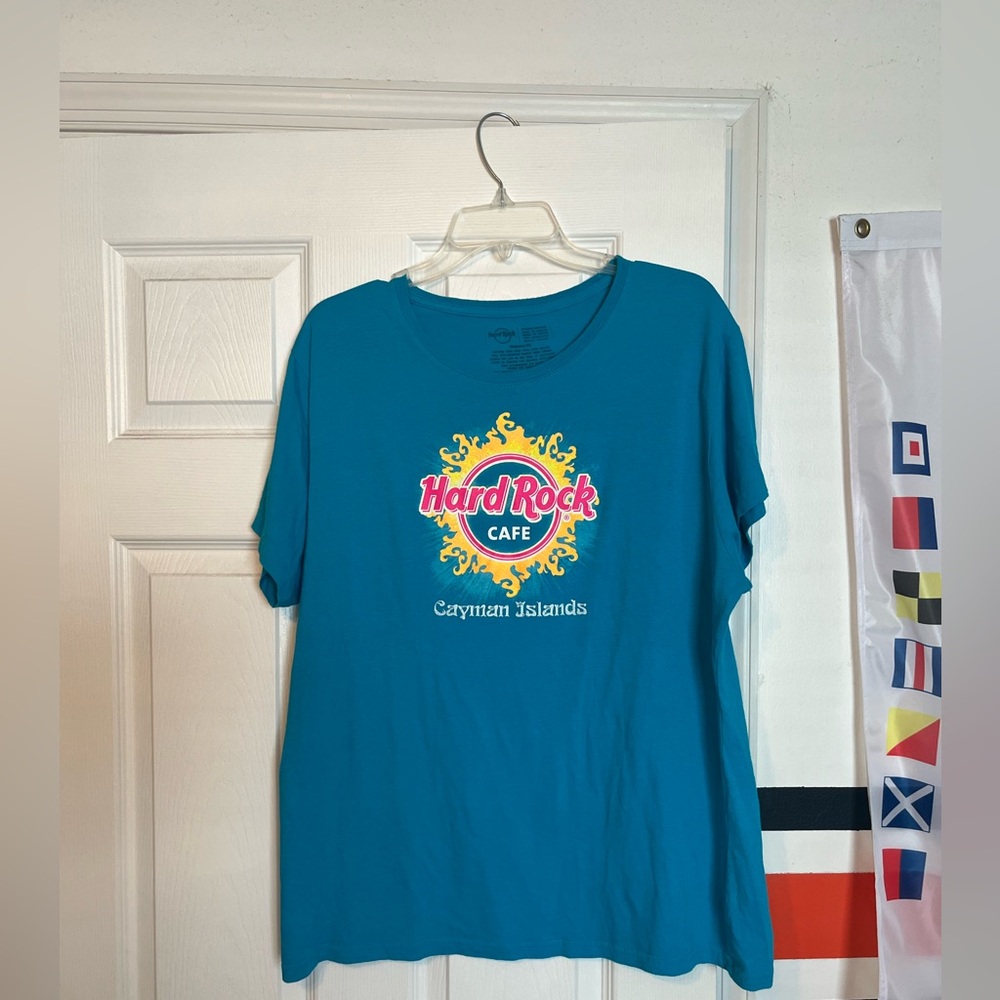 Hard Rock Cafe Cayman Islands women’s size 2XL never worn